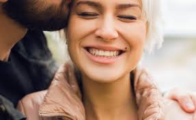 A tu nombre alzo mi copa. Los 6 Sentimientos Que Tienen Las Personas Felices Como Ser Feliz