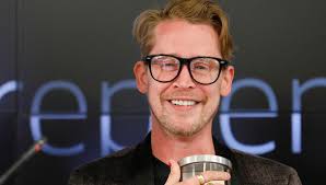 Confira grátis o perfil completo de mc kevin com 4 cds promocionais, muitas músicas para baixar e ouvir, agenda de shows completa, fotos de instagram, video clipes e muitas novidades! Macaulay Culkin Uber Nachwuchs Mit Freundin Brenda Wir Arbeiten Daran Bunte De