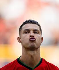 🚨RECORD ! Cristiano Ronaldo devient le meilleur passeur de l'Euro (8)  🇵🇹😍 Il est donc officiellement le meilleur buteur & passeur de  l'histoire de la LDC et le meilleur buteur & passeur