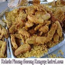 Cucur pisang, cucur ubi, cucur cempedak dan cucur jagung merupakan sejenis makanan ataupun kuih muih yang enak di makan ketika waktu petang. Rahsia Pisang Goreng Rangup Tahan Lama Dari Peniaga Goreng Pisang Chef Hairul Hissam