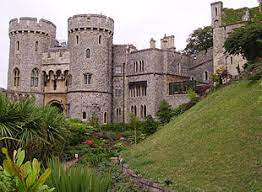 Georges, nella parte superiore si trovano gli appartamenti di stato e ho visto anche una mostra di foto ed oggetti antichi sulla storia della famiglia reale. Castello Di Windsor Wikipedia