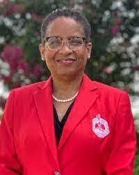 Elvira Hodges's Instagram, Twitter & Facebook