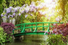 Giverny is a small french village 80 km to the west of the capital city paris, within the valley of the river seine and the northern region of upper normandy. Giverny Monet S Garden And Auvers Sur Oise With Van Gogh House Full Day Trip