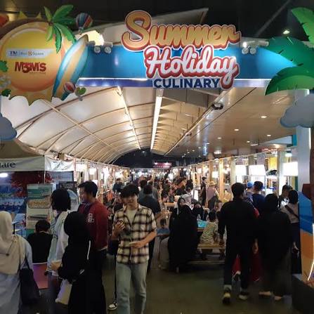 Kemeriahan event kuliner Summer Holiday Culinary yang di datangi oleh tamu  spesial kak @kaesangp dan @erinagundono 😍 Nantikan kemeriahan event seru  lainnya di Blok M Square! TM Blok M Square Pusat Belanja