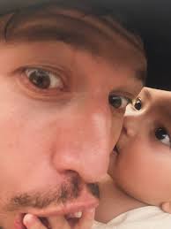 JERÓNIMO Bienvenido a mi vida, hijo. Aquí empieza nuestra historia, y por  mi parte puedo contarte que no soy la misma persona desde que te vi por  primera vez, sentí que todo