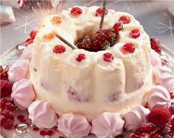 Le Vacherin Est Un Entremets Compose D Une Enveloppe De Meringue Ou De Pate D Amandes Fourre De Creme Glacee Ou De S En 2020 Recette Facile Recette Desserts Printemps