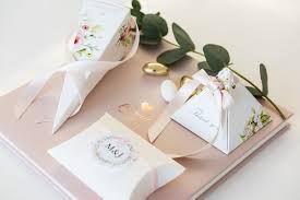 Bei Diesen Geschenkideen Ist Garantiert Auch Fur Ihr Hochzeitsfest Ein Passendes Gastgeschenk Dabei Gastges Mit Bildern Hochzeit Brauche Hochzeitsbrauche Hochzeit Spiele