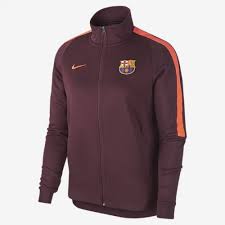 Desain jersey nike 28 maret 2016 by ligament sport. Tampil Keren Saat Berolahraga Dengan Jaket Nike Yang Sporty Untuk Pria Dan Wanita