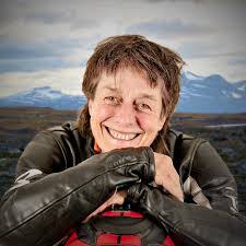 Auf einem motorrad, ohne führerschein. 9 Weltreisen Mit Motorrad Oder Einem Alten Benz Als Frau Mit Uber 60 Jahren Margot Flugel Anhalt Nimmt Uns Mit Auf Die Reise Ihres Lebens Florian Mayer