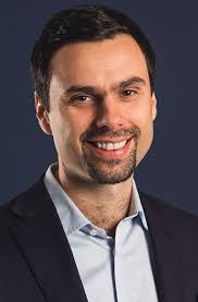 V roce 2000 absolvoval čvut v praze a v roce 2015 stanford executive program na stanford university. Avast Press 4yfn