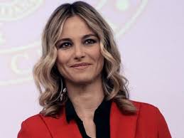 La giornalista e presentatrice paola rivetta durante la conduzione del tg5 giorno in princesse metropolitaine. Francesca Fialdini In Onda Con Fame D Amore Per Raccontare I Disturbi Alimentari