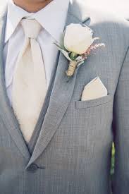 結婚式 新郎 ゲストのおしゃれなポケットチーフの折り方選び方 結婚式服装 ポケットチーフ 結婚式 理想の結婚式