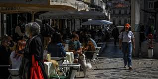 Le 31 décembre, le couvre feu sera à 23h et les restaurants fermeront à 22h30 sur tout le territoire. On Est Soulages Apres Deux Mois De Confinement Le Portugal Desserre Les Restrictions