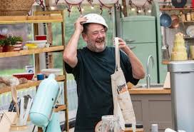 Johnny, who is well known for his large frame, has recently lost more than three stone after going on a health kick. Johnny Vegas Shows Off 5st Weight Loss On Who Wants To Be A Millionaire How Did He Do It Express Co Uk