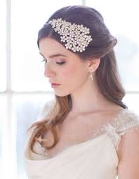 Accessoiriser votre coiffure de mariée avec des perles, des cristaux ou des fleurs. Coiffure De Mariee Bijou De Tete Perle Les Plus Jolies Coiffures De Mariee Pour S Inspirer Elle