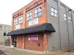 Westside veterinary service, located in murray, ky, is a full service veterinary group providing an optimal level of care for many species of animals. West Side Pet Clinic Opens On Niagara Street Buffalo Rising