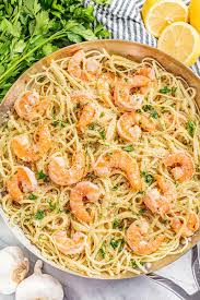 Shrimp scampi pasta with white wine sauce. 15 Minute Shrimp Scampi Pasta Thestayathomechef Com