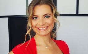Pembalap portugal yang memenangkan motogp stryria itu ternyata menjalin hubungan rahasia selama 11 tahun dengan saudara tirinya, andreia pimenta. Miguel Oliveira Piloto Ajoelha Se E Pede A Irma Em Casamento Fotos Nova Gente