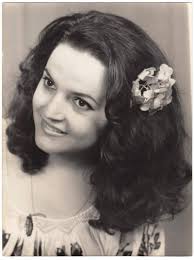 Astfel, avizii colectionari de muzica de mahala, o regasesc in cateva inregistrari cu taraf mic la sfarsitul anilor `80. Cum AratÄ Maria Carneci La 65 De Ani I A Uimit Pe MulÈi Cu Silueta Ei