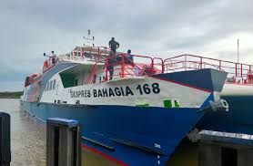 Penumpang boleh book tiket feri online di sini. Perkhidmatan Feri Dari Kuala Perlis Dibuka Esok