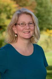 Sandy Berge's Instagram, Twitter & Facebook