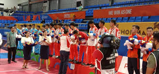 Dari sejarah sepak raga sebagai dasar permainan sepak takraw merupakan sebuah olahraga permainan tradisional indonesia dimainkan oleh 6 sampai 7 orang dengan cara melingkar. Atlet Asal Kodim Jepara Raih Emas Dalam Sepak Takraw Sea Games 2019 Kompasiana Com
