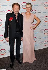 Fend la foule, encadrée de gardes du corps. Wicked Widow Of French Elvis Johnny Hallyday Wants To Exhume His Body Daily Mail Online
