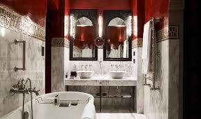Imagine, 1 million passengers per day seeing your advertising. J Garcia La Mamounia Churchill Bath Decoracion De Unas