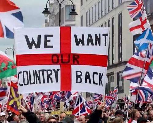 Tens of thousands of people representing Britain's hard right gathered in London on Saturday for the latest “Unite the Kingdom” march. https://cnn.it/49QnD7O