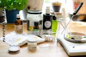 Mit einem make up entferner machen sie beim abschminken nicht viel verkehrt. Augen Make Up Entferner Mit Kokosol Selber Machen Evencrafted De Diy Naturkosmetik Blog