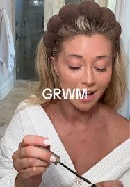 Hailey Dwyer's Instagram, Twitter & Facebook