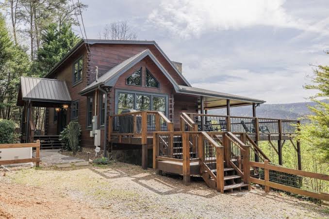 Above The Clouds - Cabin with mountain views in Blue Ridge, GA - Vacayzy