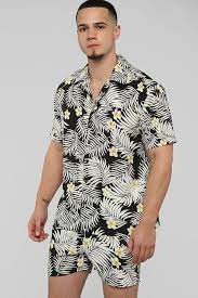 Abstract floral seamless pattern with palm leaves, trendy gold glitter texture. Men Floral Print In 2021 Vintage Outfits Short Men Fashion African Men Fashion