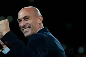 Baiser forcé : le patron du foot espagnol Luis Rubiales présentera vendredi  sa démission