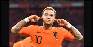 Pemain depan belanda memphis depay (kiri) merayakan gol pembuka timnya dengan rekan satu timnya selama pertandingan sepak bola grup c uefa euro 2020 antara makedonia utara dan belanda di johan. Lihat Data Ini Mourinho Mungkin Menyesal Buang Memphis Depay Gilabola Com
