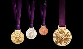 Lukáš krpálek o dvě hodiny později také triumfoval a obhájil své zlato z minulé olympiády. Londynska Olympijska Medaile Je Nejvetsi A Nejtezsi Designmag Cz