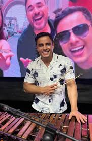 Checha y su India Maya added a...