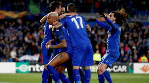 Get the latest soccer news on deyverson. Video Getafe Sturmer Deyverson Wird Beim Torjubel Gegen Ajax Von Feuerzeug Getroffen Goal Com