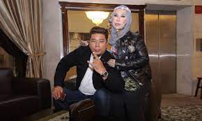 Lahir 24 oktober 1971) ialah seorang usahawan malaysia yang berasal dari kelantan. Datuk Seri Vida Dedah Punca Perceraian Iluminasi