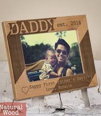 First father's day frame from daughter this lovely duo frame comes with a sweet message for a new dad on one side, personalized with baby's name, and a spot for a darling photo on the other side. 30 Fathers Day Gifts From Daughters Daughter To Dad Gift Ideas