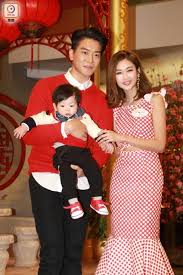 Wèi, shì xuésheng sùshè ma? Tvbç²‰ä¸ä¿±ä¹éƒ¨ å²'éº—é¦™ é»Žè«¾æ‡¿èˆ‡å…'å­ å°æ˜¥é›ž é»Žå³°ç¿åœ¨åˆä¸€åŸŽå‡ºå¸­è³€å¹´æ´»å‹• å°æ˜¥é›ž åœ¨å°ä¸Šç‰™ç‰™å­¸èªž ç›¸ç•¶å¯æ„› å²'éº—é¦™ ÙÙŠØ³Ø¨ÙˆÙƒ