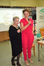 Poszedł w ślady mamy i z sukcesem rozwija swoją karierę. Nietypowa Baba Jestem Czyli Anna Seniuk W Rozmowie Z Corka Magdalena Malecka Wippich W Pleszewskiej Bibliotece Pleszew Nasze Miasto