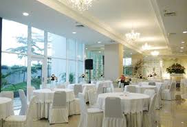 Kamu bisa memilih beragam model meja makan yang diinginkan berdasarkan ukuran, bahan hingga gaya yang berbeda. 5 Venue Rekomendasi Bagi Pernikahan Simpel Intimate Di Jakarta Weddingku Com