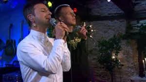 Tittaren får även en inblick i deras tid tillsammans. Chords For Ola Salo Och Familjen Bli Med Mig Stay With Me Sa Mycket Battre 2014