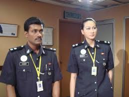 Bu seriye dayanan film uyarlaması için bkz. Dynas Mokhtar Gerak Khas The Movie ÙÙŠØ³Ø¨ÙˆÙƒ