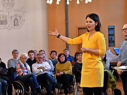 Also entweder ist annalena #barbock komplett verpeilt, oder sie bezeichne da gerade thomas kemmrich als nazi. Fragestunde Und Diskussion Mit Grunen Chefin Annalena Baerbock