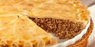 Le Pate A La Viande Gagnant De Mme Sylvie Lessard Recette De Maman Tortiere Recipe Meat Pie Savory Pies Recipes