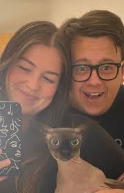 this IS an airport, please announce your departure: aeroplane ear posting