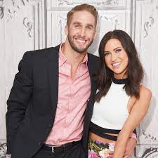 Kaitlyn Bristowe And Shawn Booth Are Open To Having A Tv Wedding Kaitlyn Bristowe Tv Weddings Couples