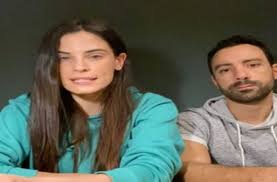 Η στικουδη το εβαλε κλειστο και με την αλογοουρά εγινε ακομα πιο μακροστενη Me Korwnoio H Xristina Mpompa H Apokalypsh Kai H Symboylh Ths